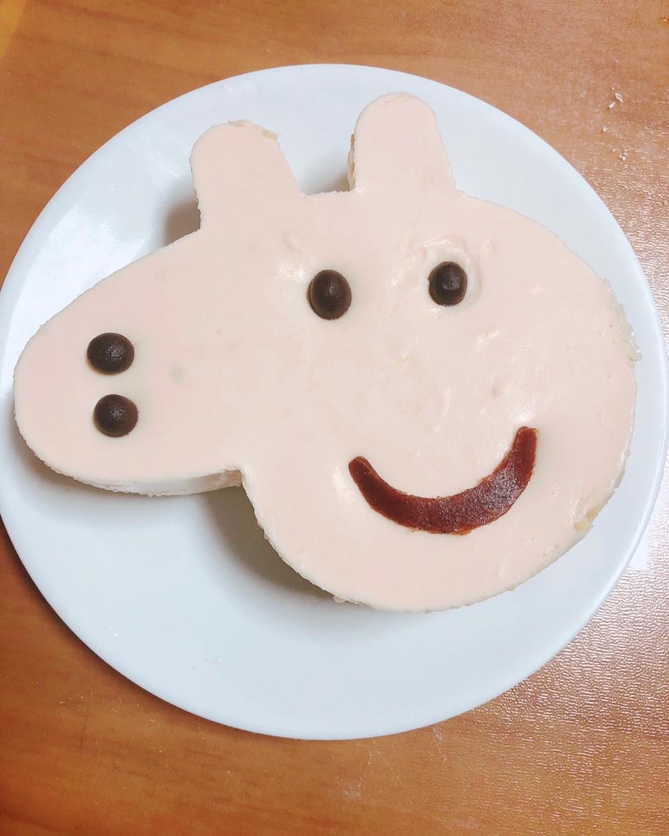 安若潇妤做的peppa 小猪佩奇酸奶慕斯 小朋友都爱的卡通造型蛋糕