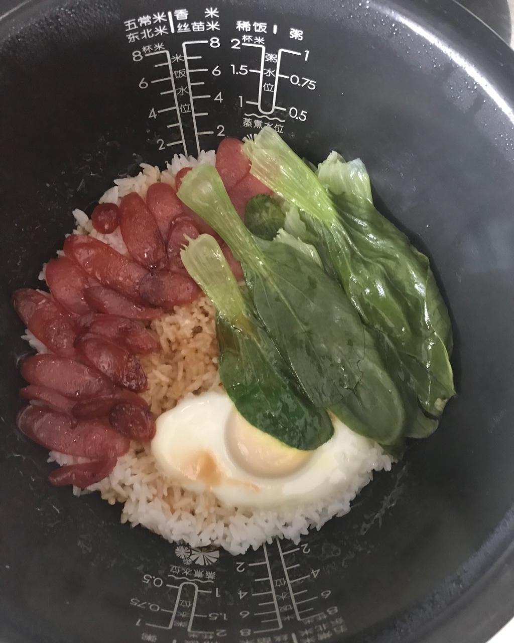 广式腊味煲仔饭