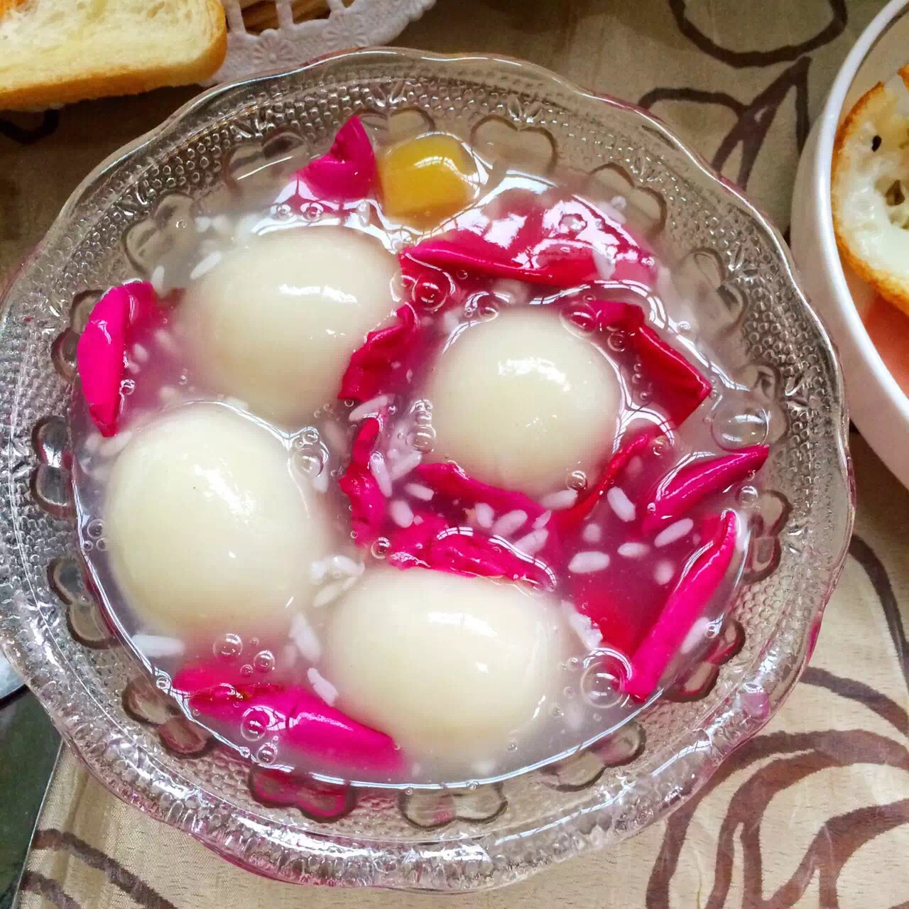 v小薇做的玫瑰汤圆