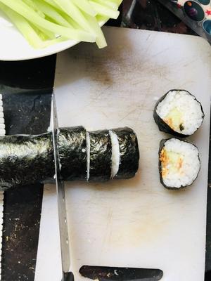 海苔青瓜🥒寿司小卷的做法 步骤8