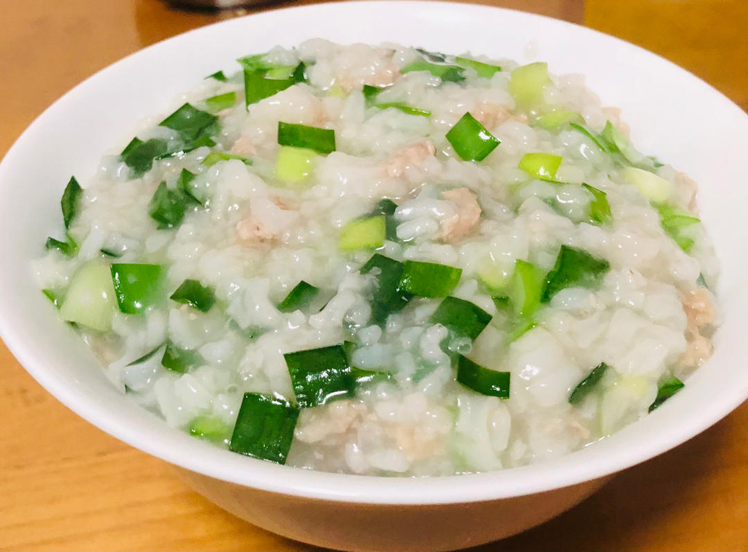促脾暖胃增强体质的韭菜精肉粥
