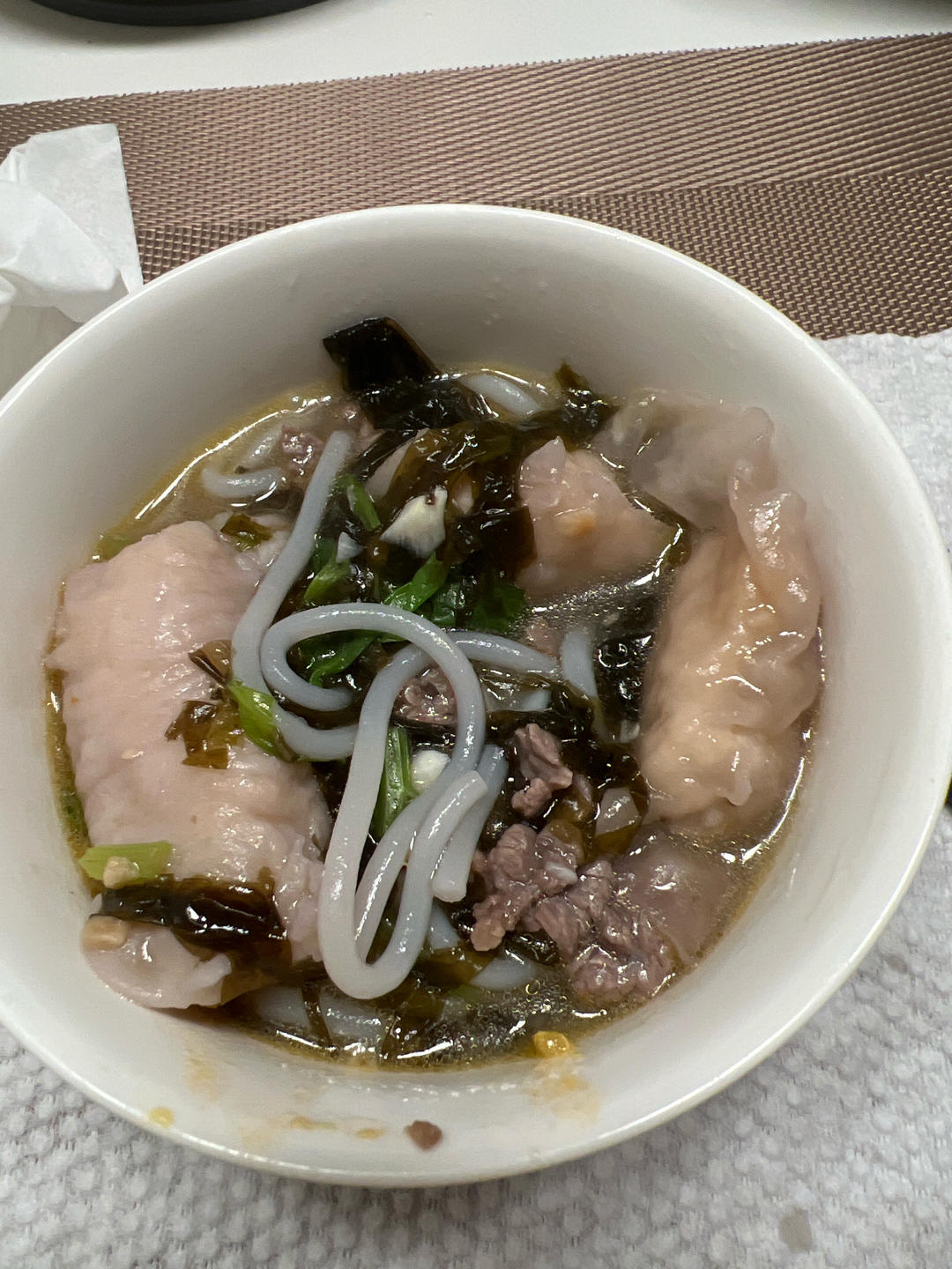 鱼饺鱼册粉丝汤