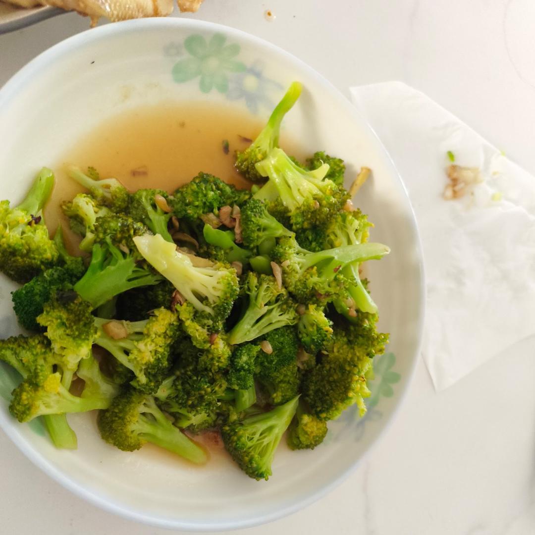 好吃到爆的耗油蒜蓉西兰花(从不修图，喜欢请关注)