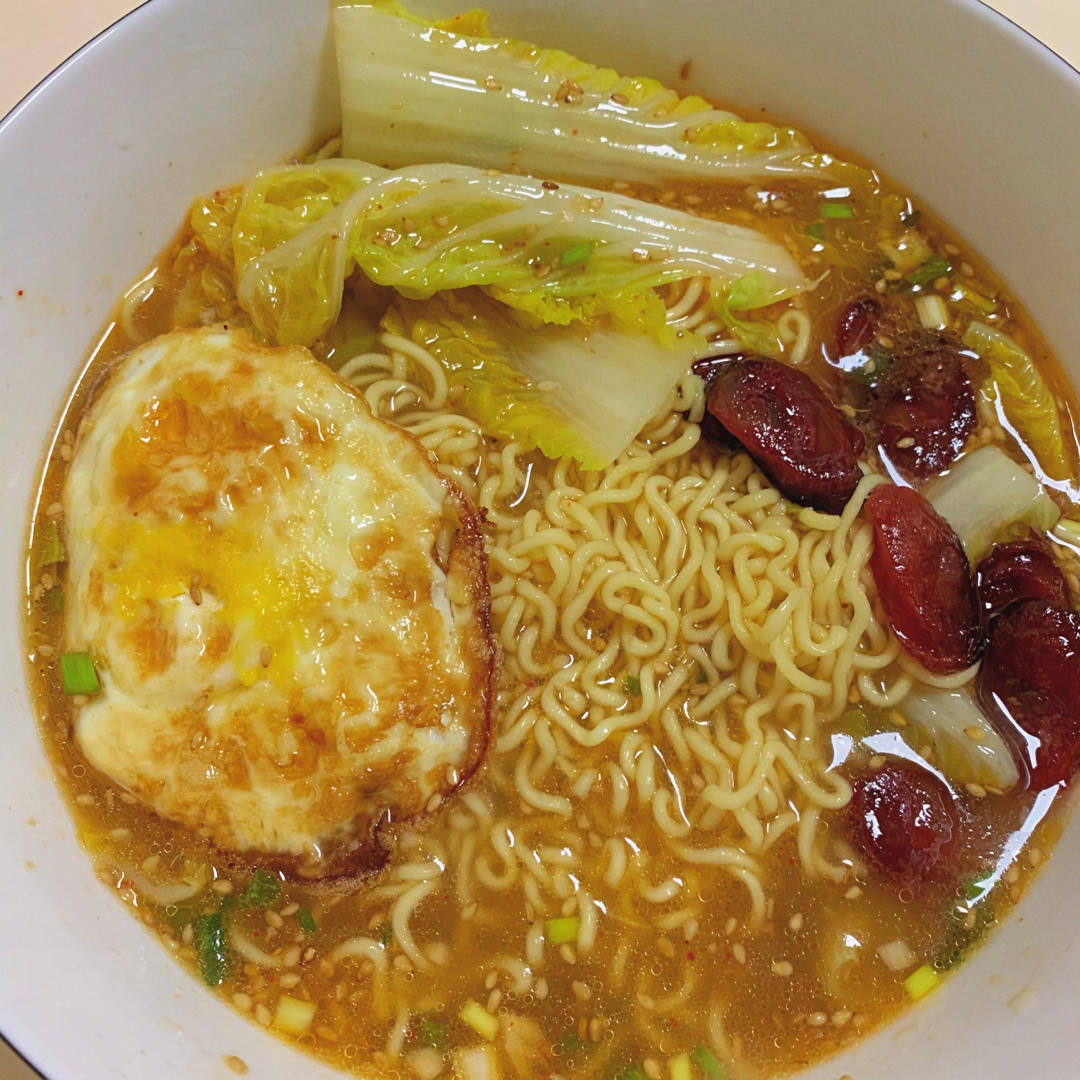 禾鸠做的好吃到一滴汤汁都不能放过～酸汤泡面