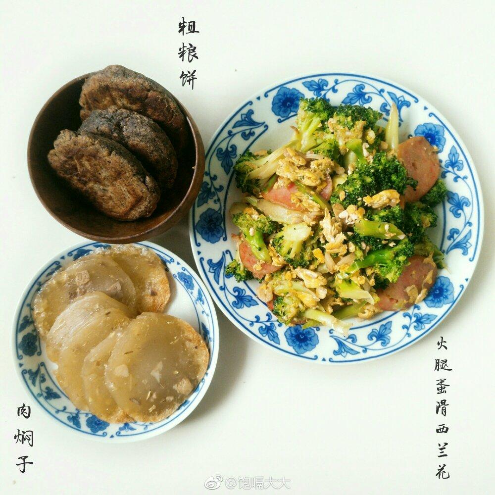 {☀快手晚餐☀}火腿肠滑蛋西兰花