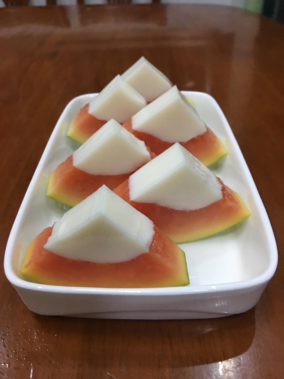 妮妮晒太阳做的木瓜椰奶冻