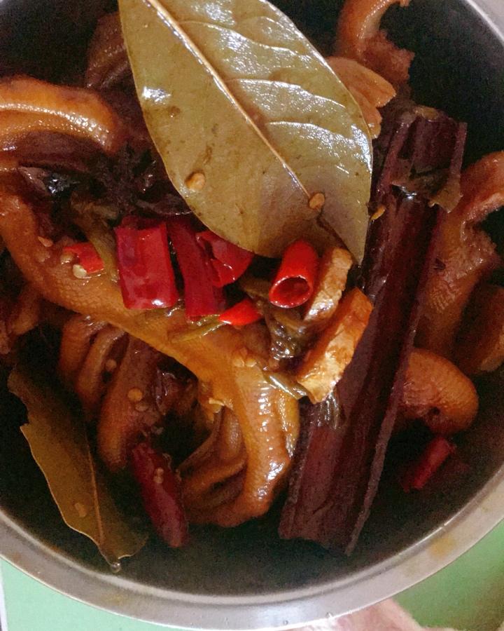 辣味卤鸭掌