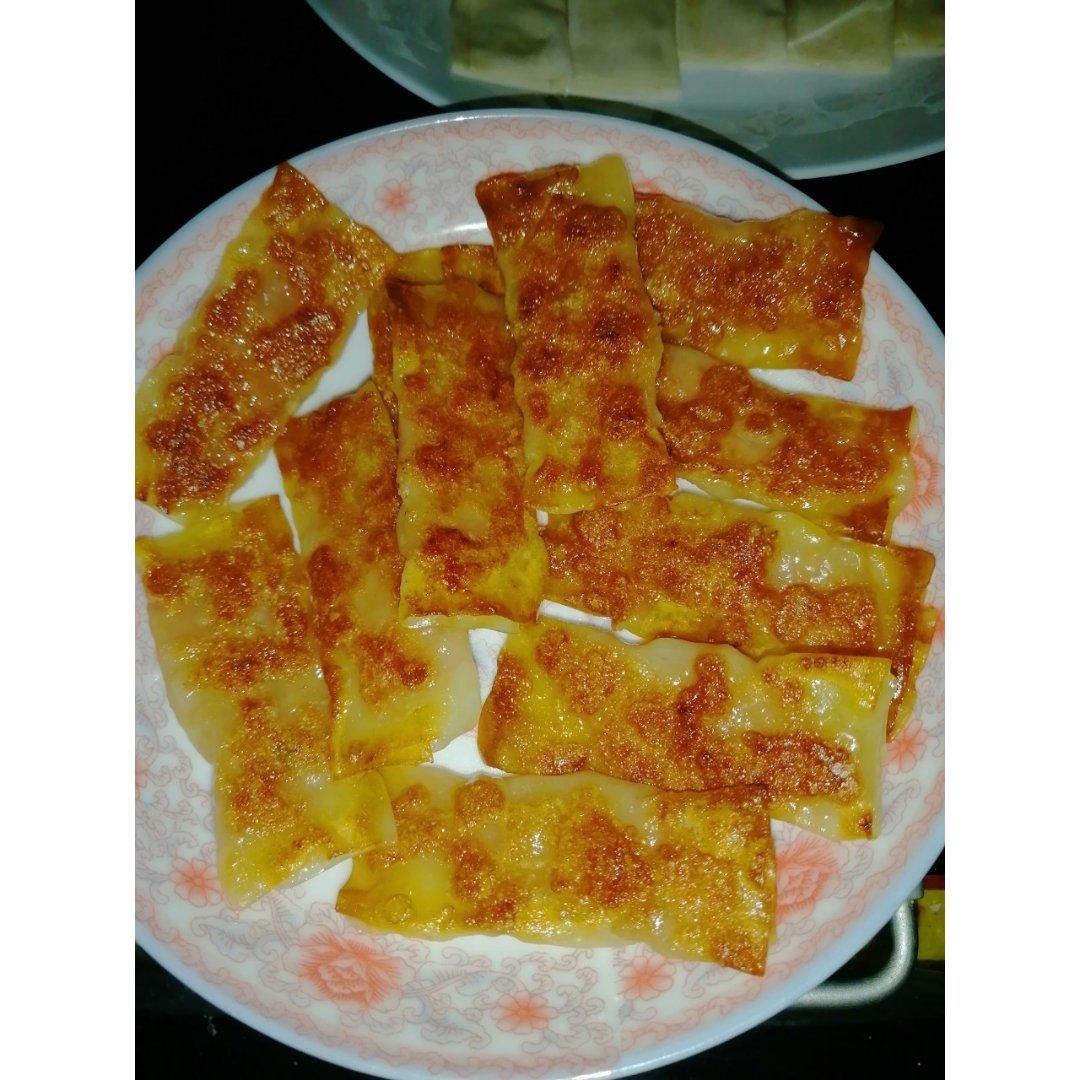 历史上包法最简单的锅贴～没有之一                           韭菜虾仁馄饨皮锅贴