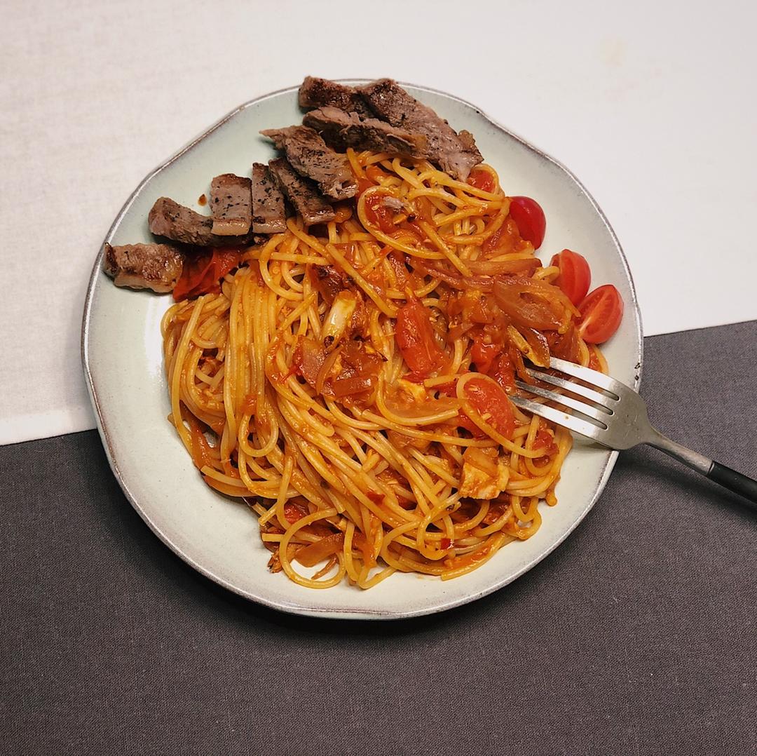 金枪鱼番茄酱意大利面 Spaghetti
