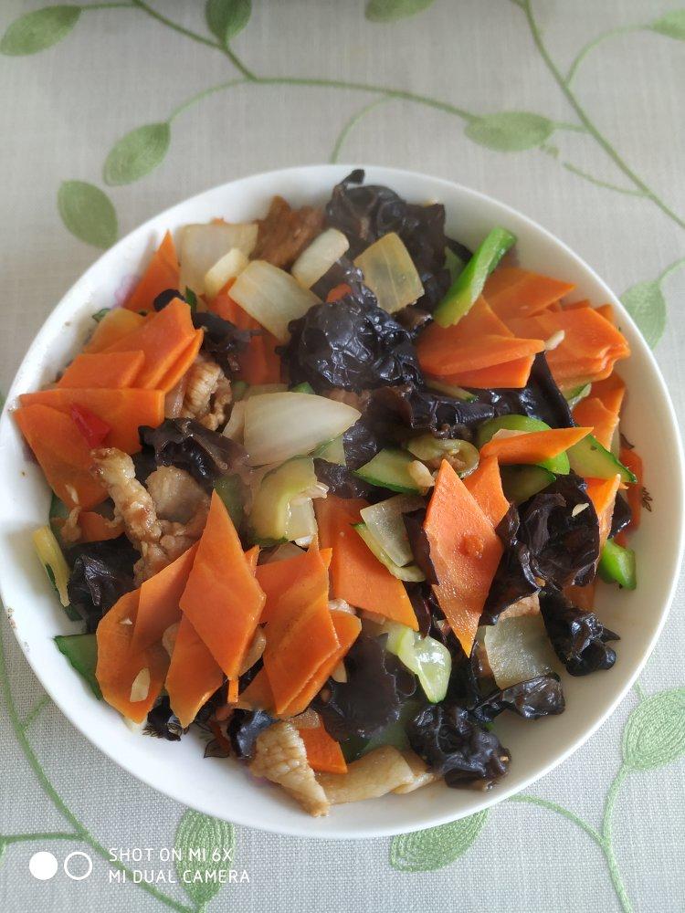 木耳胡萝卜炒肉