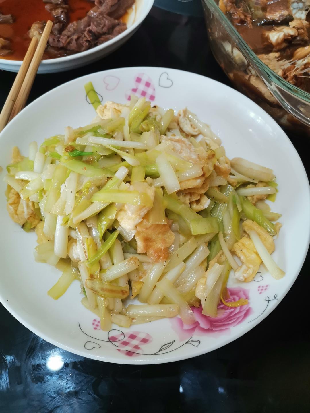 蒜苗（韭黄）炒鸡蛋