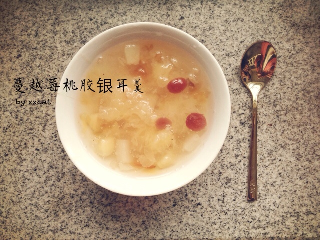 蔓越莓桃胶银耳羹