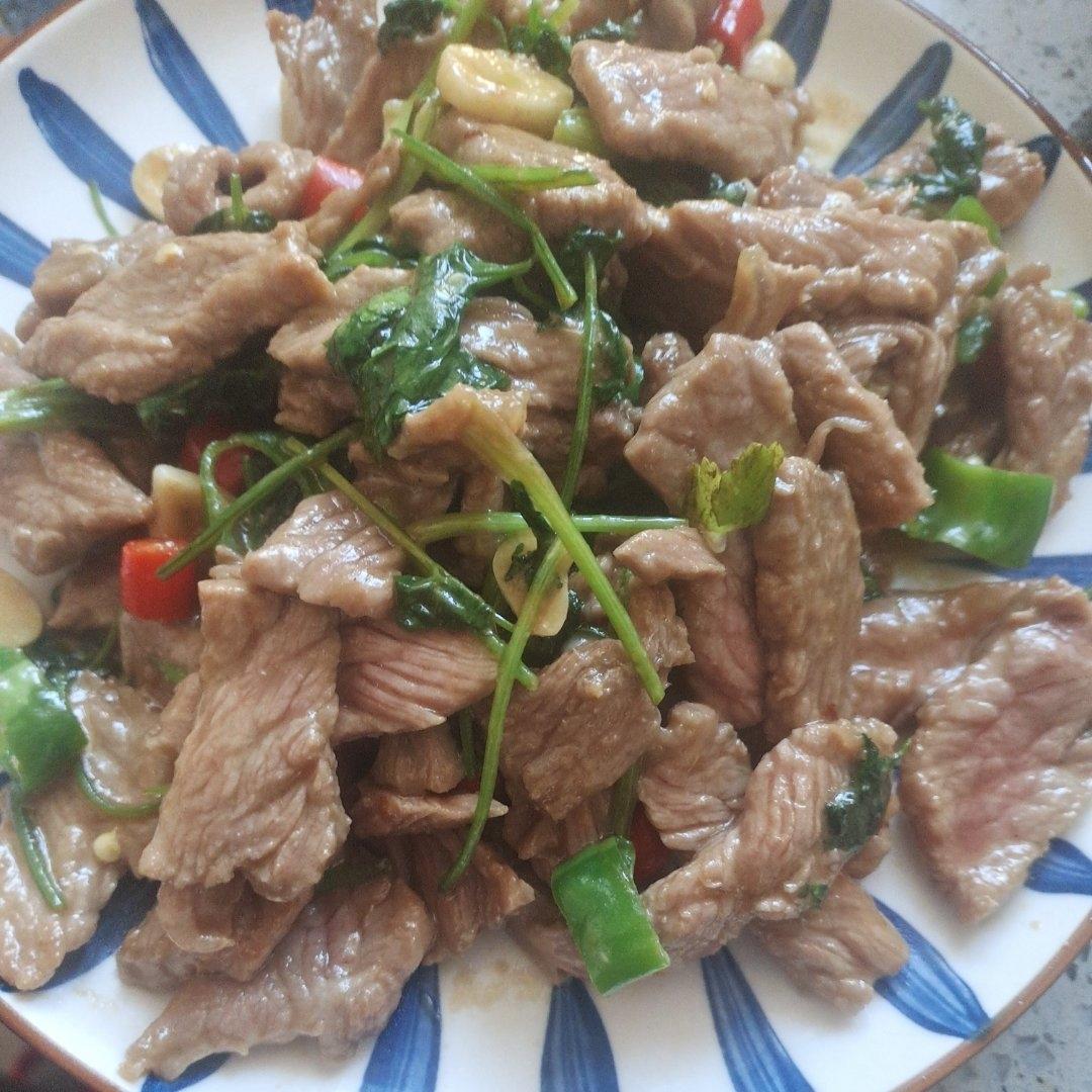 小炒黄牛肉，肉嫩味香！太好吃了简直是米饭杀手！