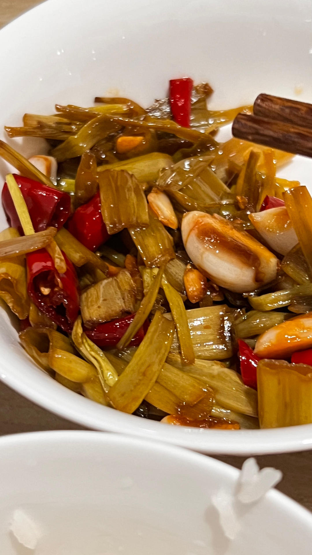 夏天连吃三大碗饭的秘密武器：酸辣空心菜梗