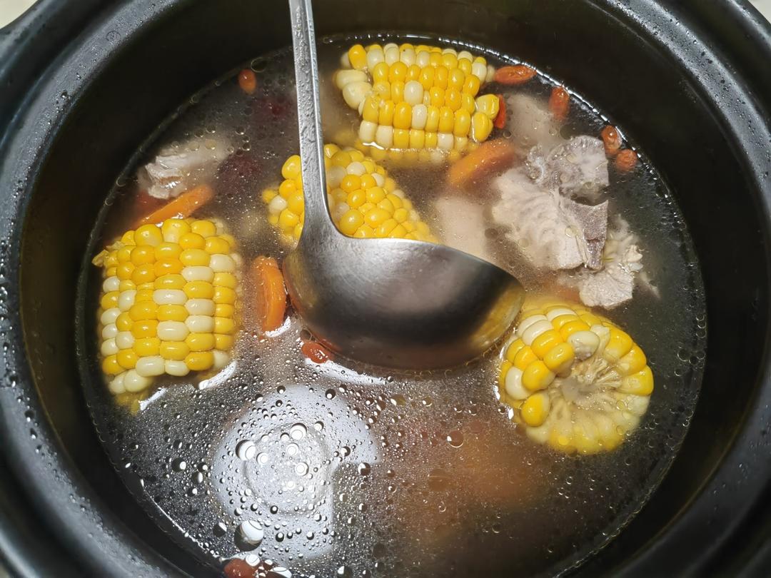 入秋养生局~来一煲玉米排骨汤