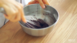 双重巧克力浓郁卷/香香香香···香喷喷的巧克力卷~/烘焙视频蛋糕篇10「中卷」的做法 步骤16