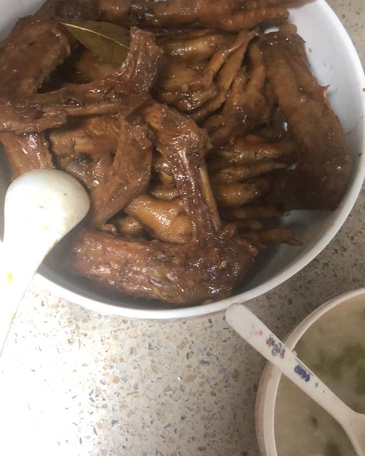 辣味卤鸭掌