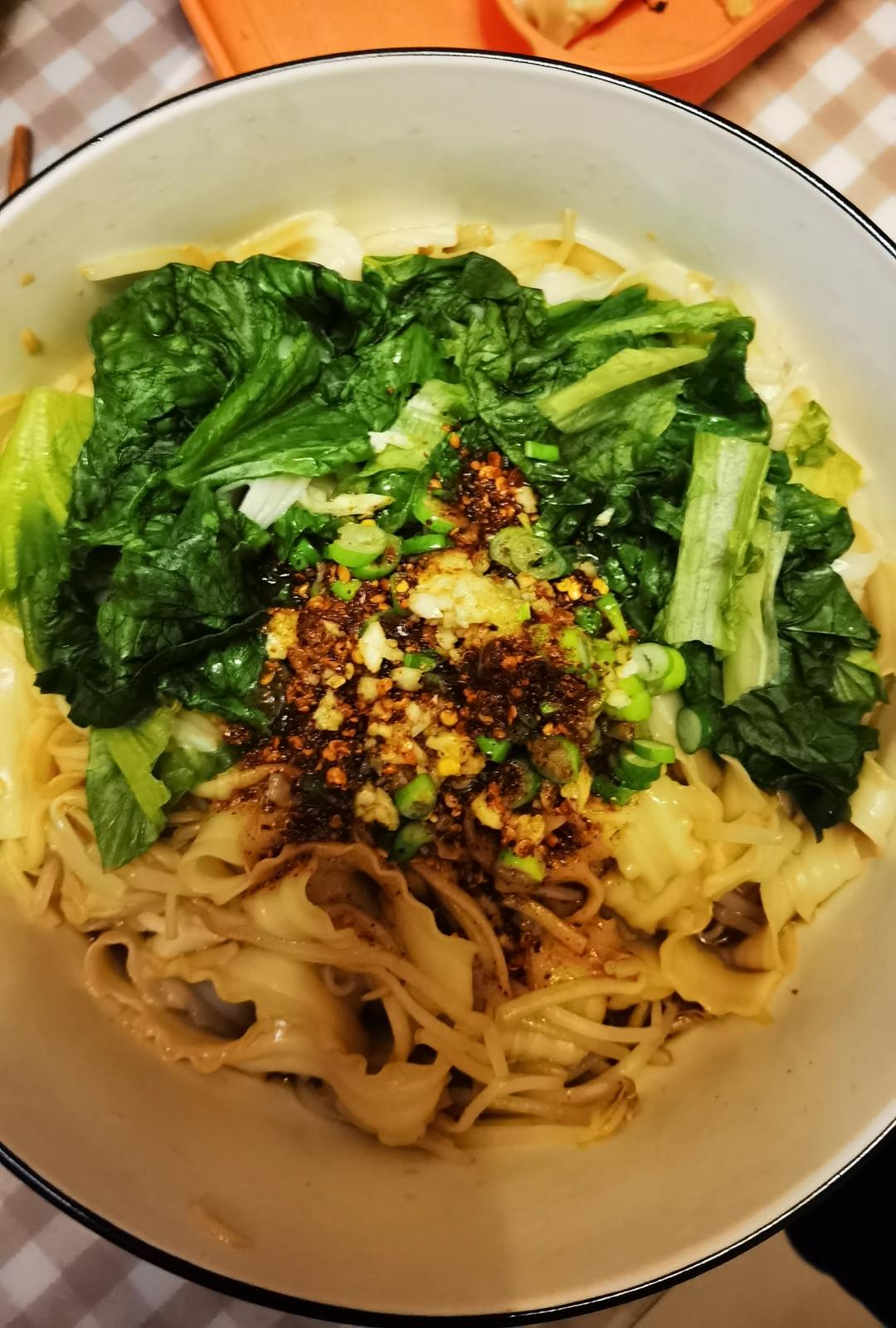 十分钟就能吃上的超简单油泼面