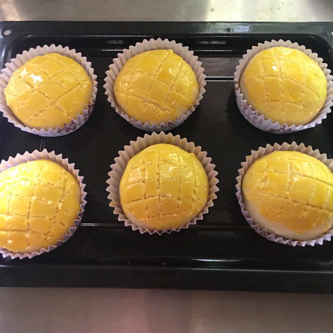 好吃到炸裂的港式菠萝包（附带制作酥皮的小视频）