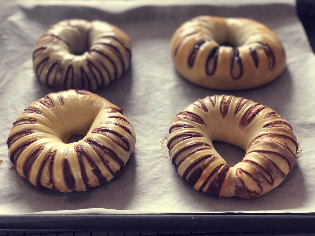 粉红泡泡猪猪做的豆沙面包圈