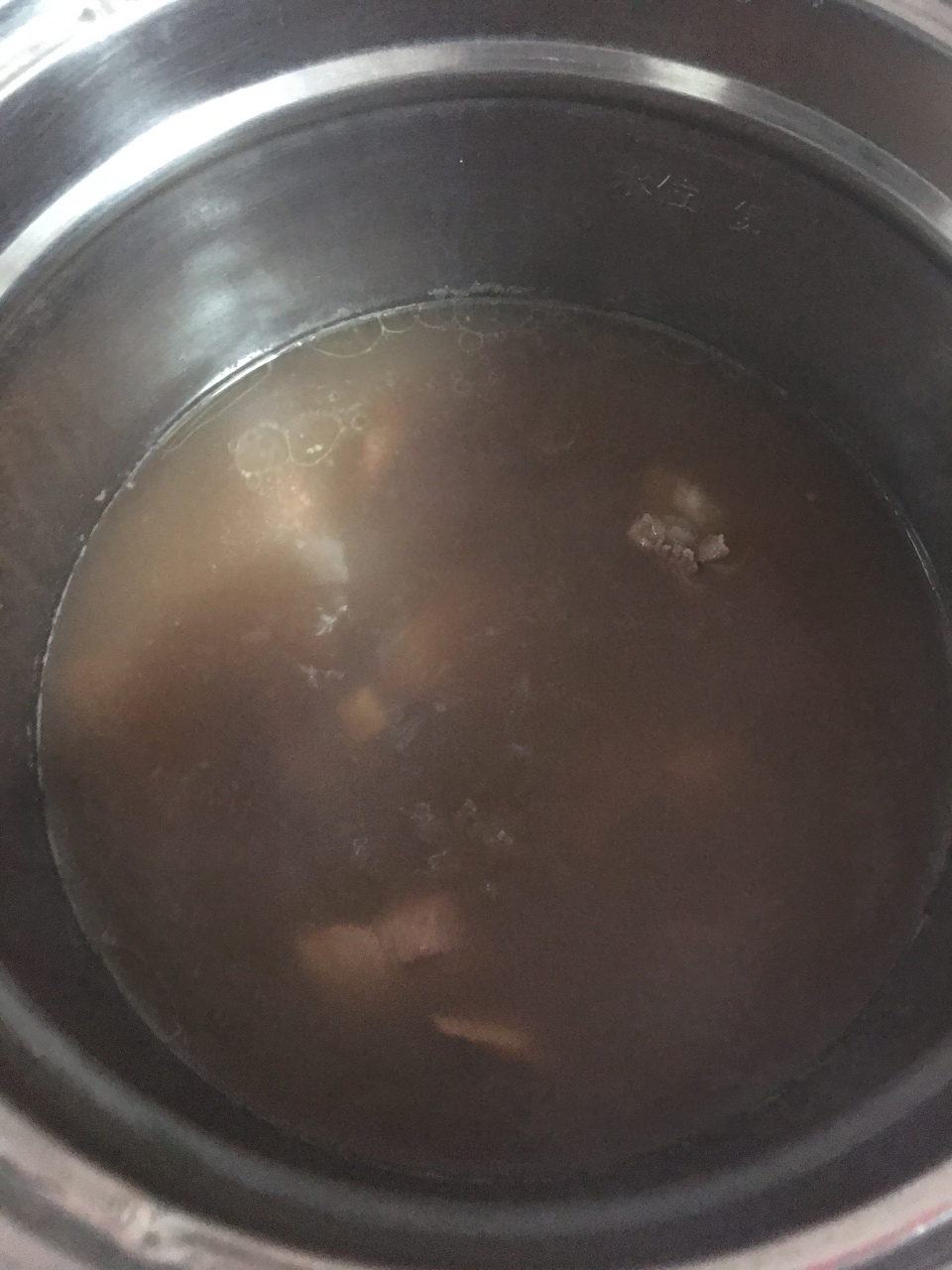 土茯苓猪骨汤的做法