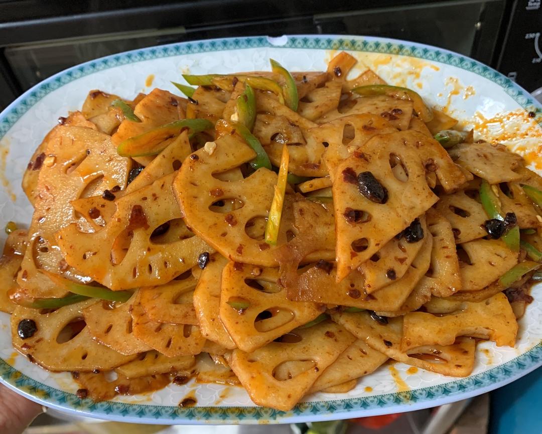 不一样的炒藕😋“老干妈豆豉青椒炒藕片”的做法