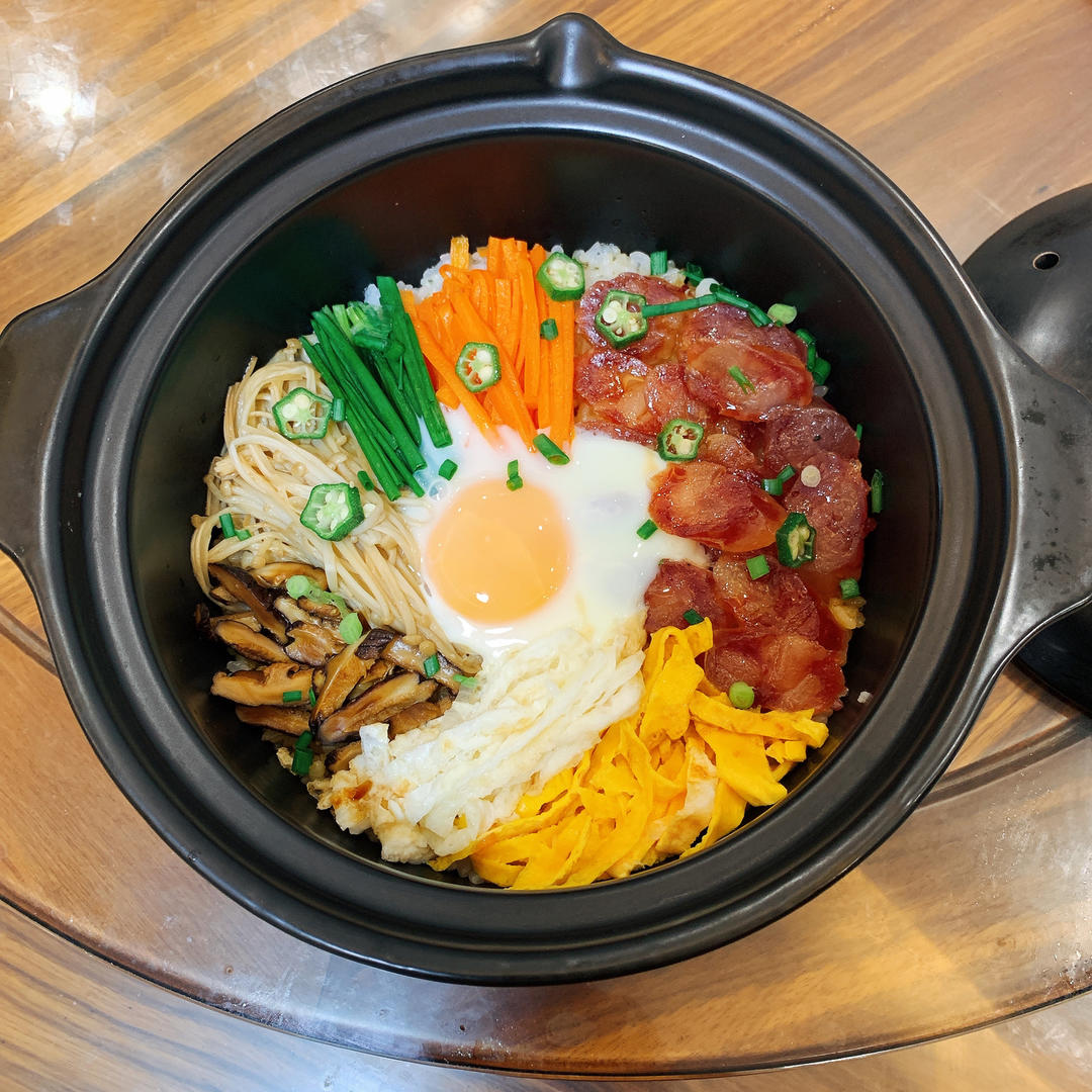 广式腊味煲仔饭