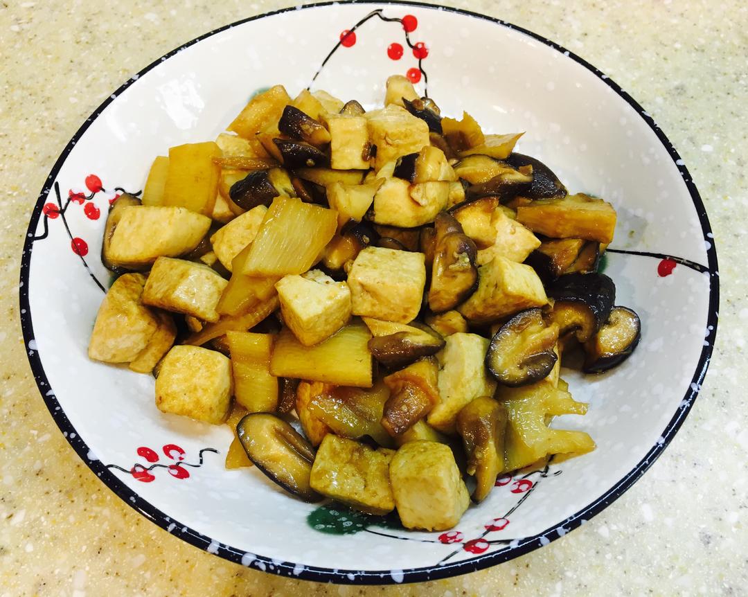 豆腐香菇炒笋的做法