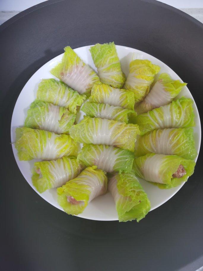 过年餐桌上必备的一道菜，翡翠白玉卷