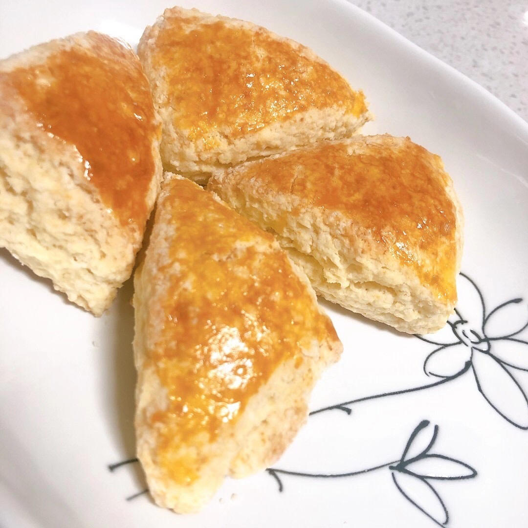 超级松软完美裂纹的司康-English scones