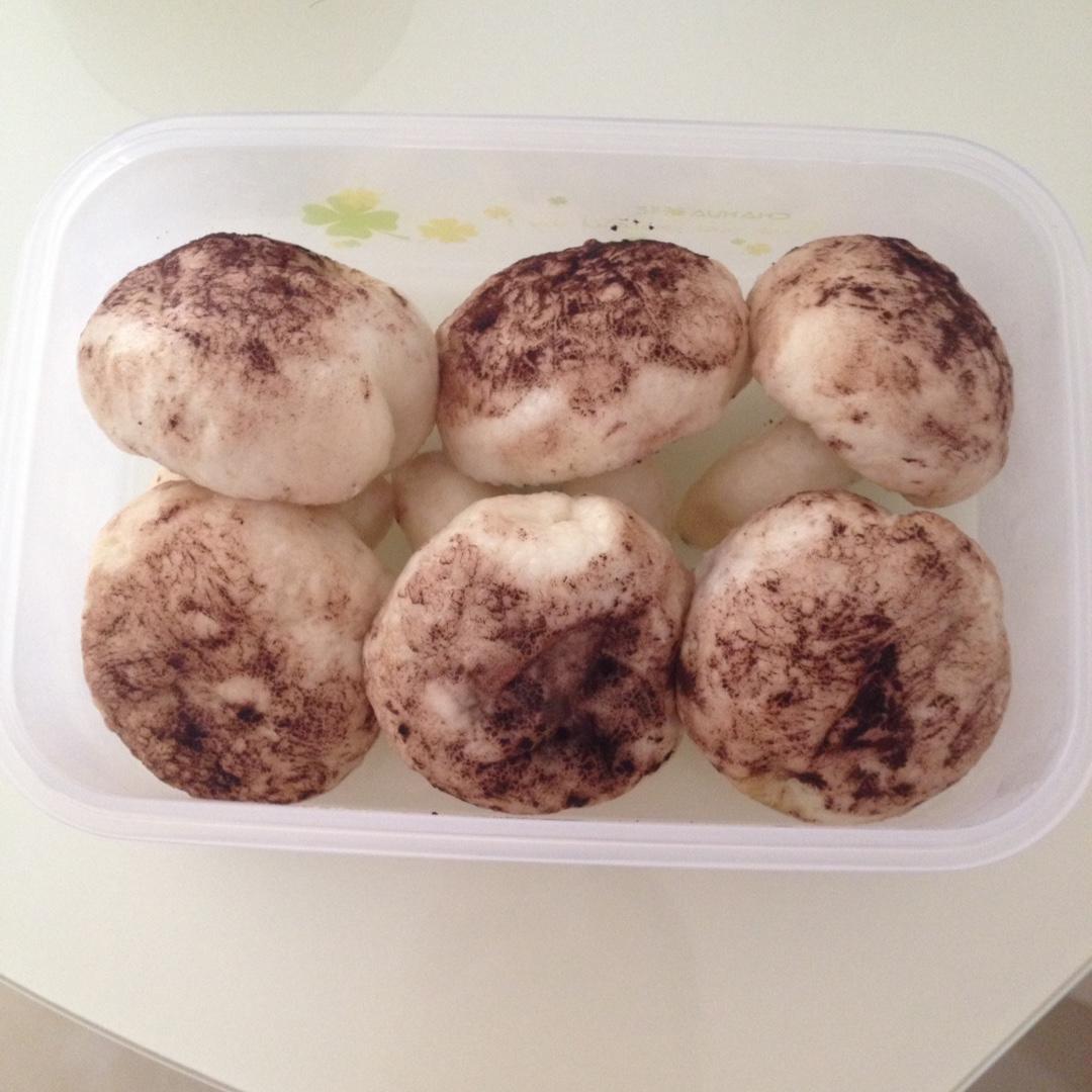 爱下厨的小沫儿做的蘑菇包