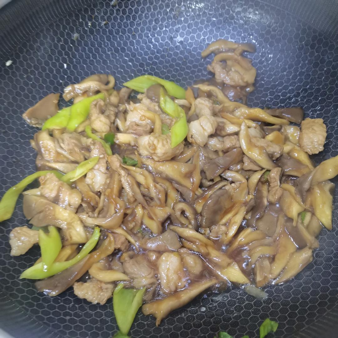 249道  肉炒平菇的做法 步骤4