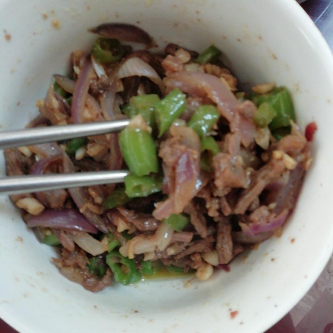孜然洋葱炒牛肉粒