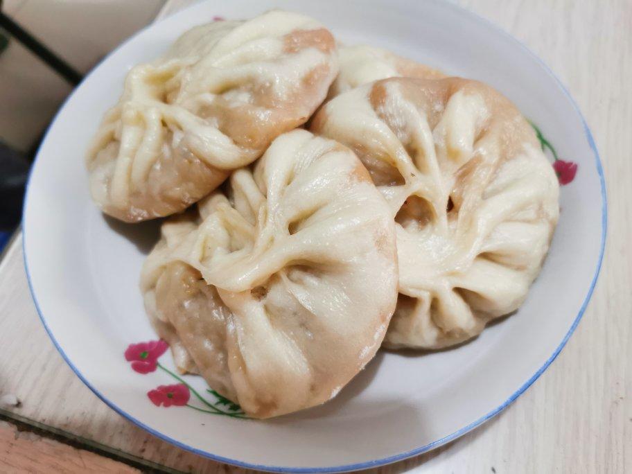 松软多汁的肉包子
