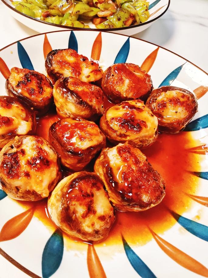 一口爆汁的虾滑酿口蘑