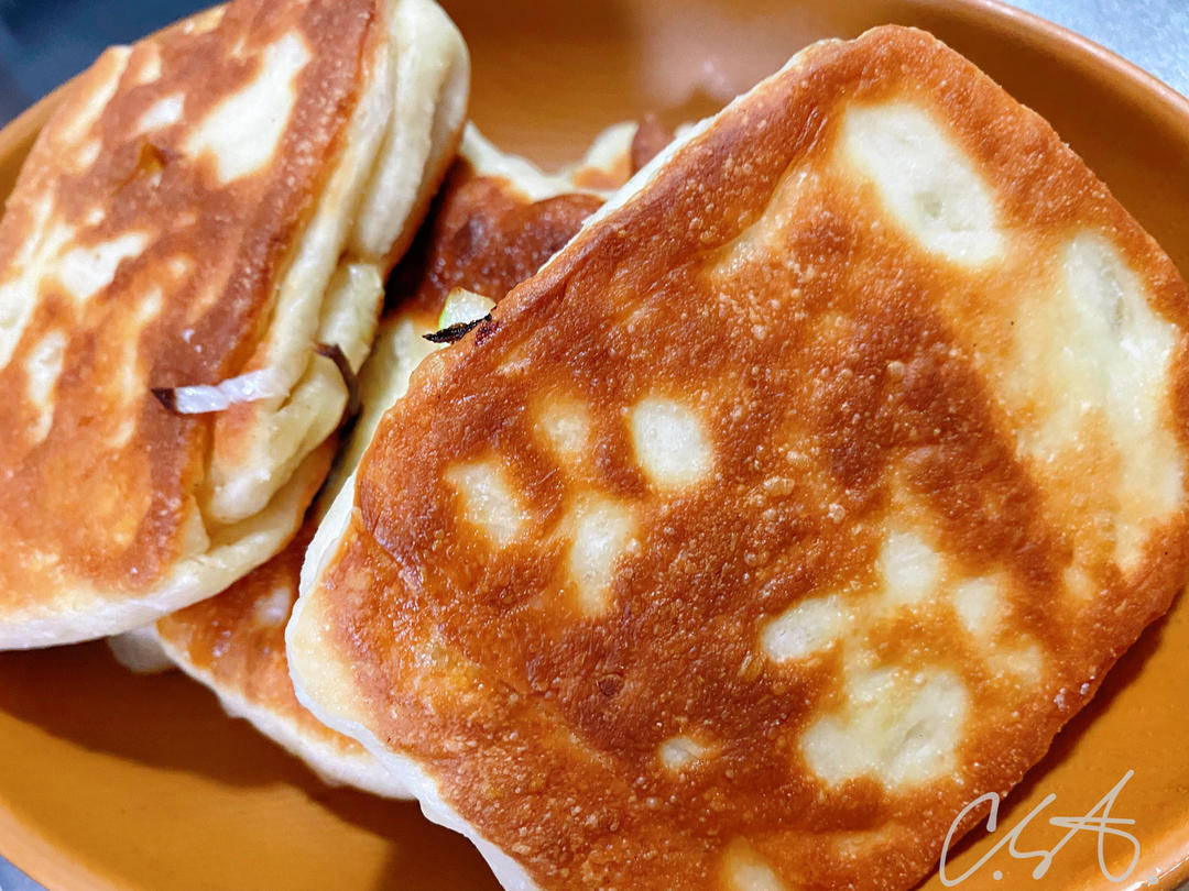 五香葱花饼    葱香四溢   咸香适口   太有食欲了 附细节视频