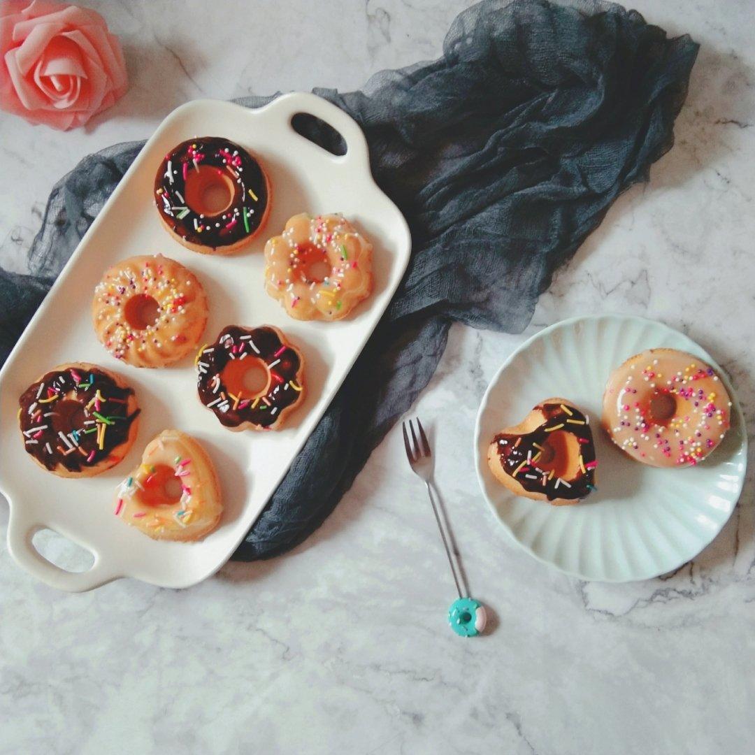 松软可口甜甜圈