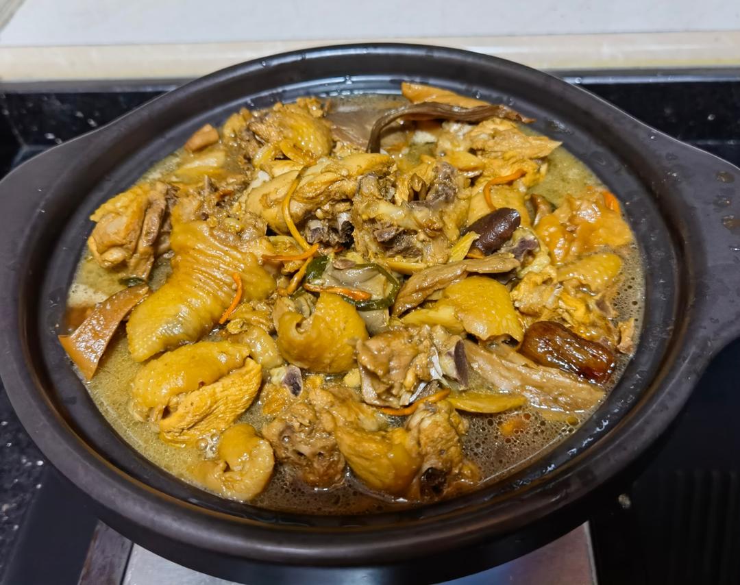 菌菇炖鸡的做法