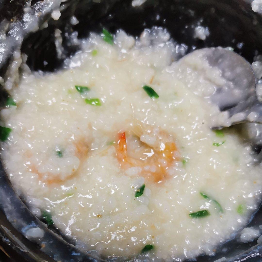 简简单单的干虾葱花粥