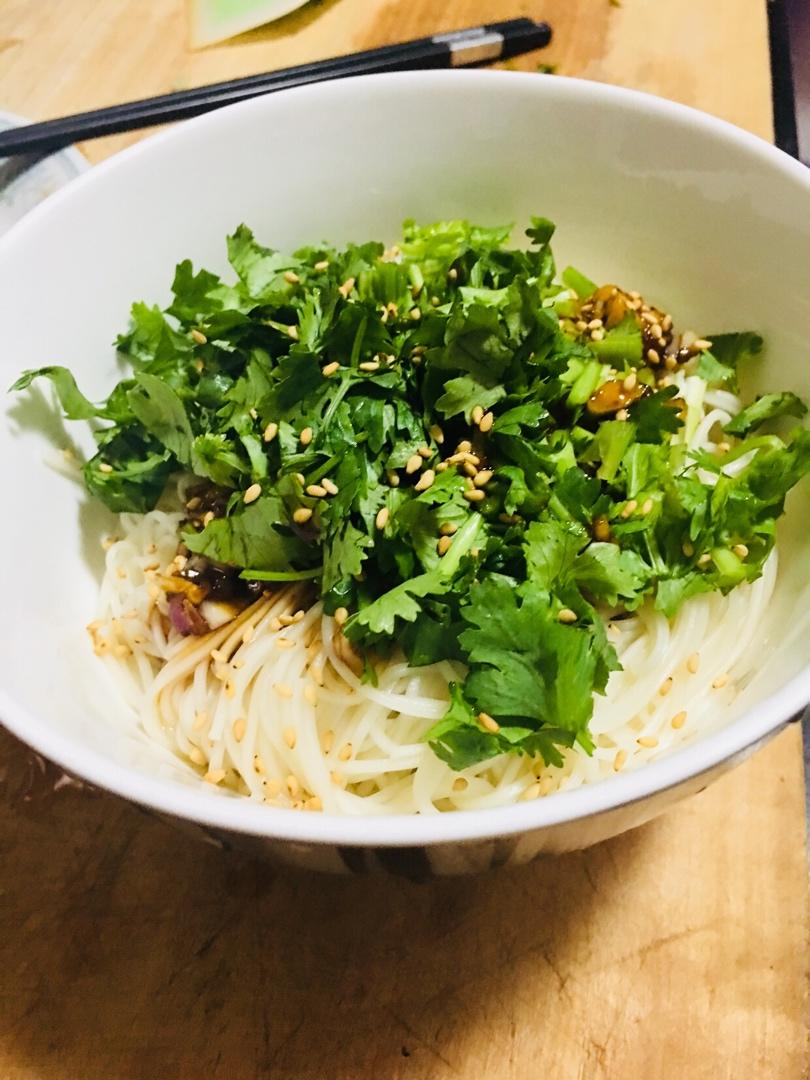 香到把我睡觉的老公熏醒的拌面条🍝会煮面条就行