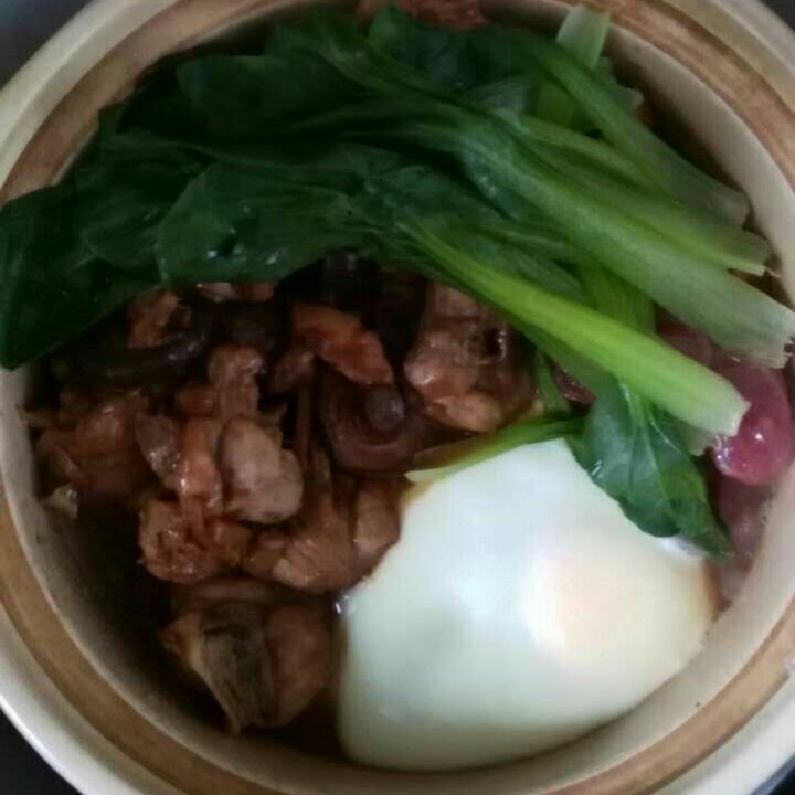 香菇滑鸡煲仔饭