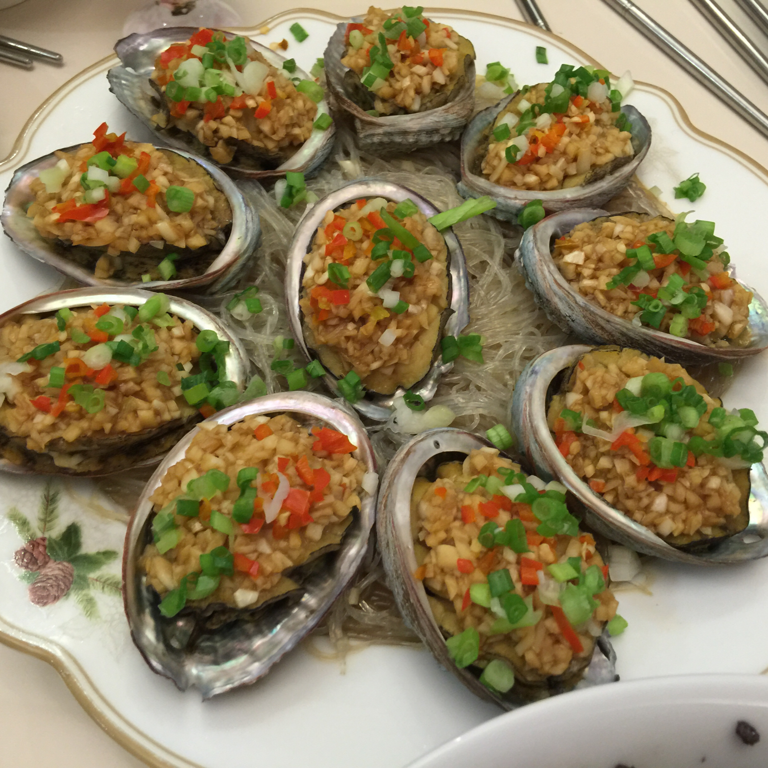 蒜蓉粉丝蒸鲍鱼