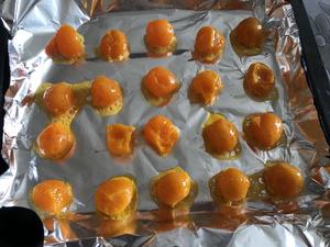 咸蛋黄莲蓉月饼的做法 步骤3