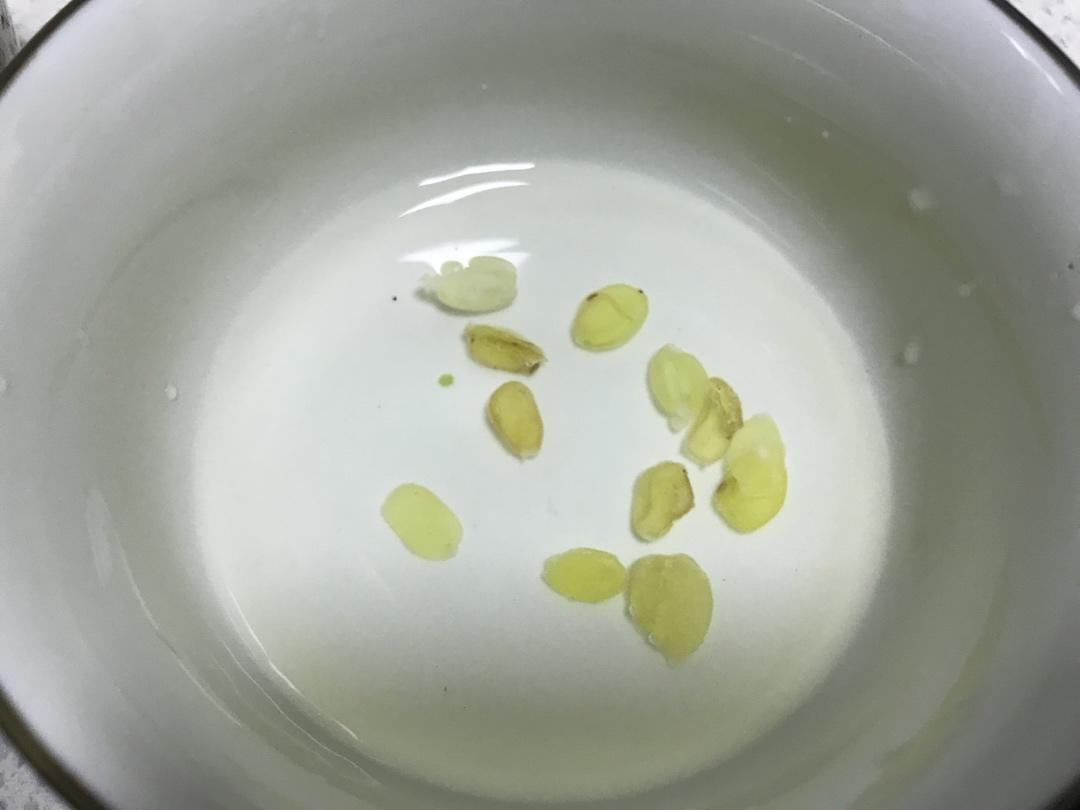 桃胶皂角米雪燕羹（养颜美容）