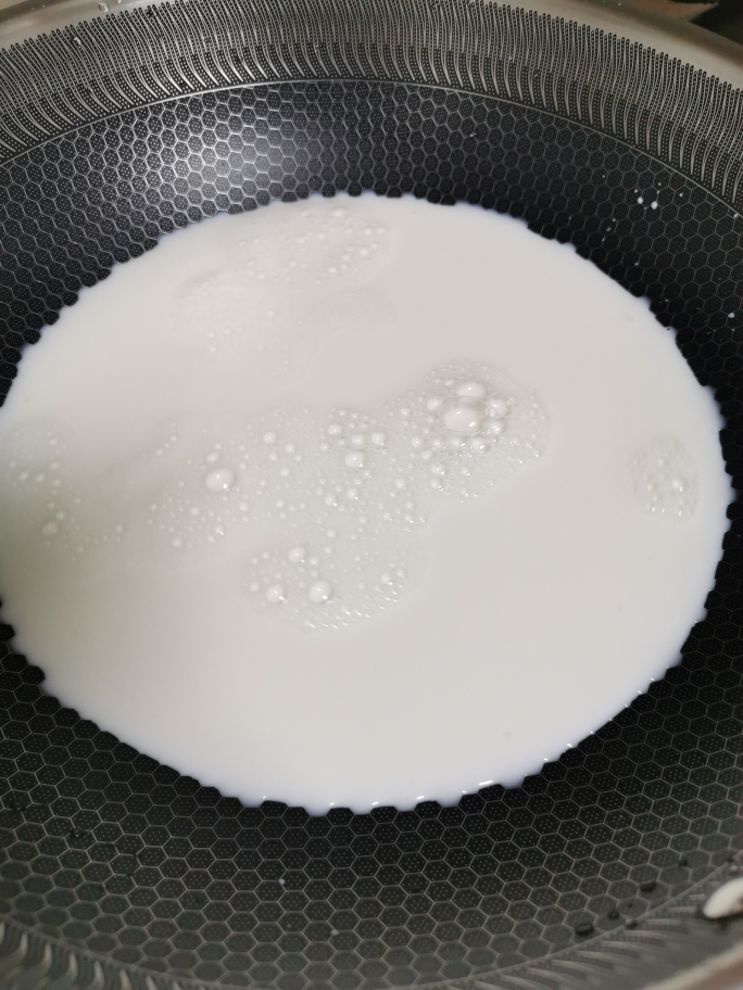 外酥里嫩的炸牛奶的做法 步骤3