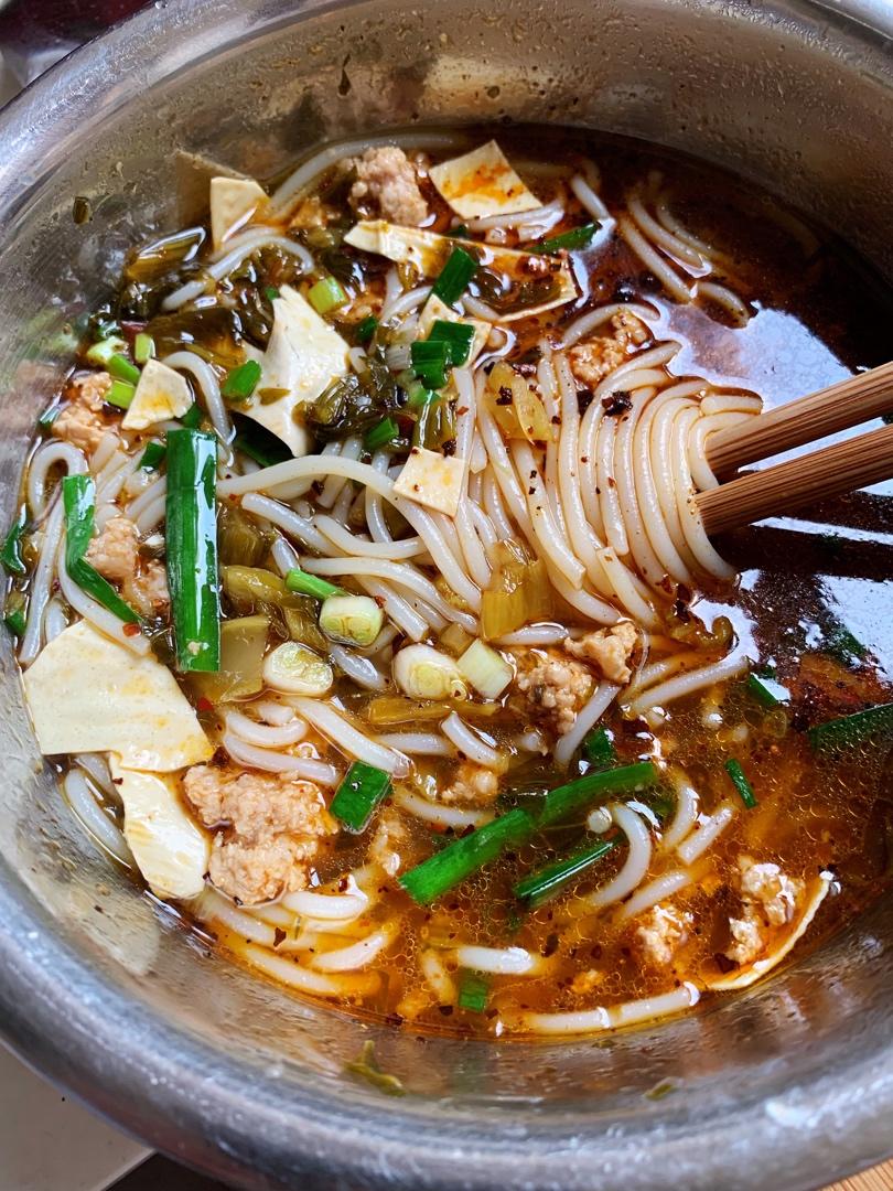 昆明小锅米线（视频在最后）