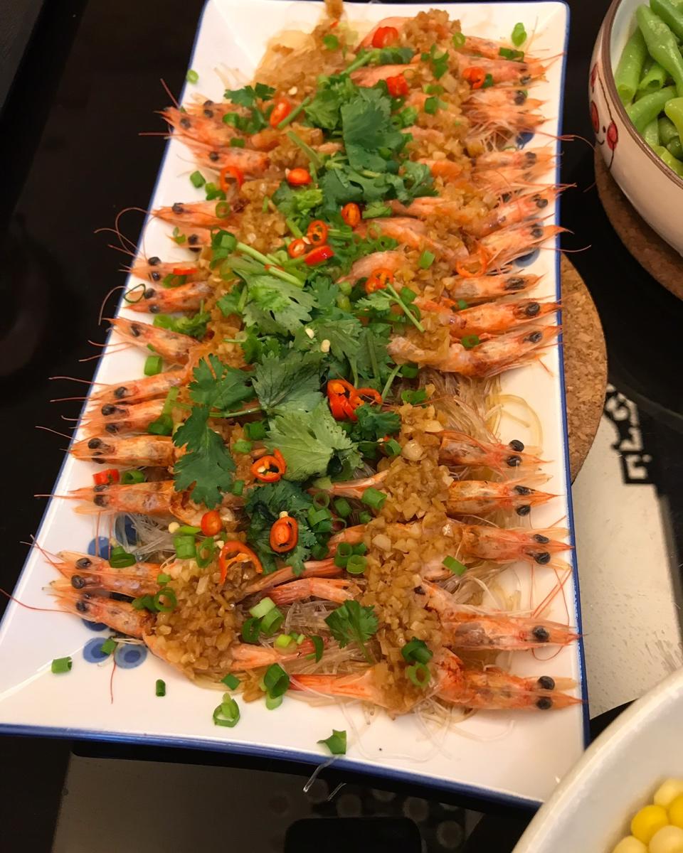 【蒜蓉粉丝蒸虾】