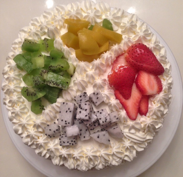 鲜奶双拼水果蛋糕