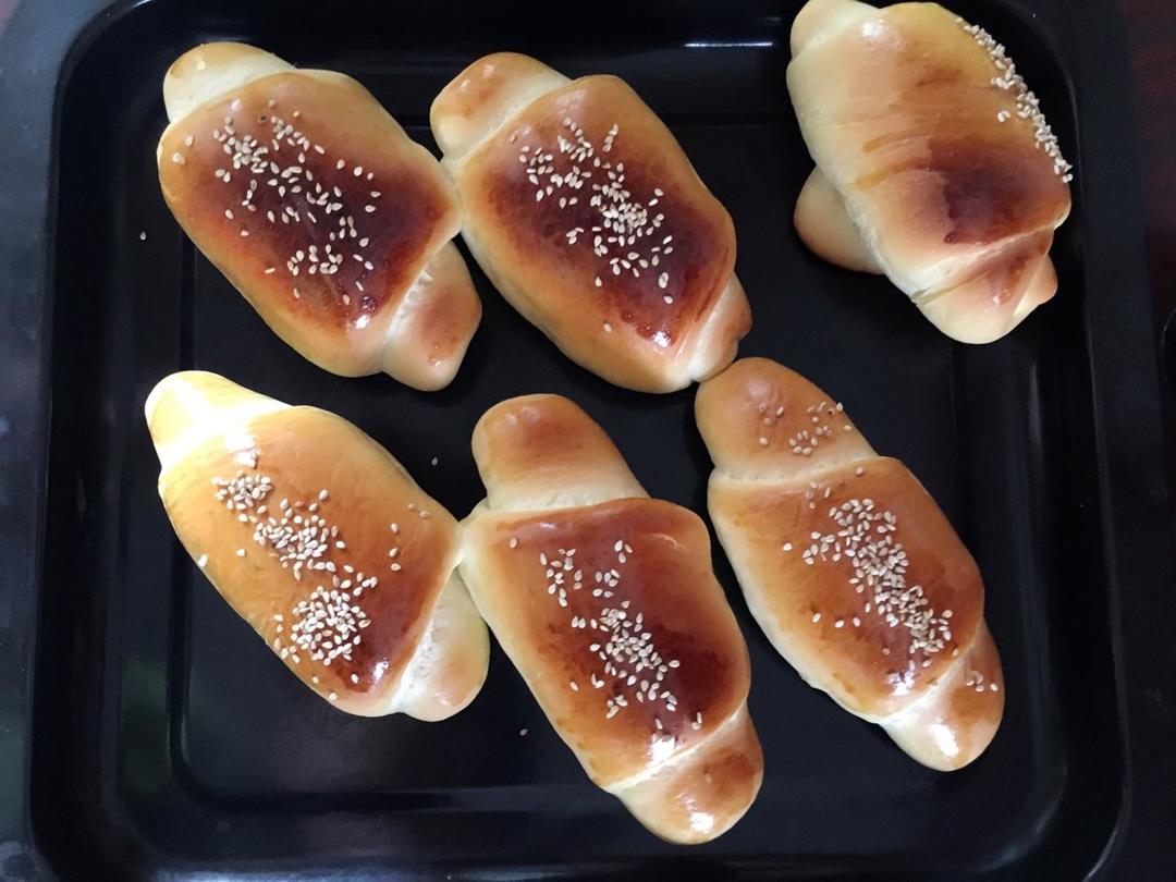 手动揉面黄油小面包的做法