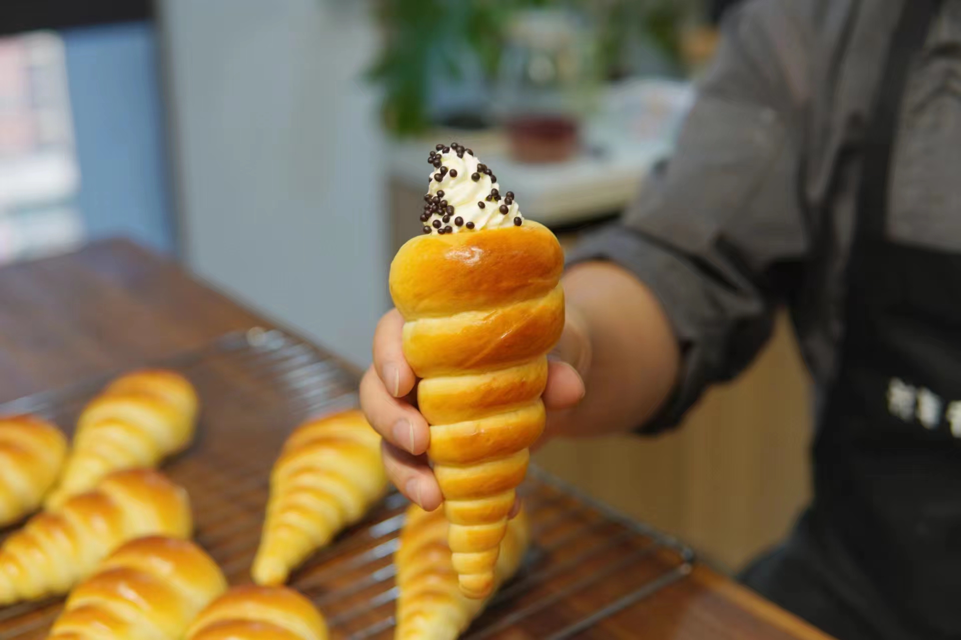 面包做的冰淇淋？冰冰凉凉的「海螺冰面包」的做法